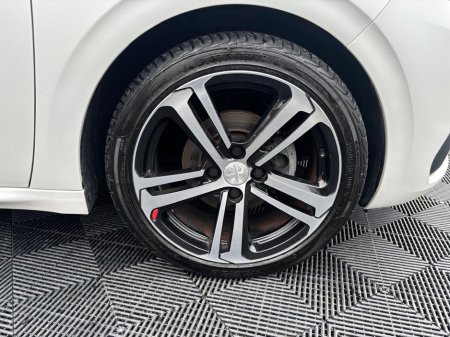 2016 Peugeot 208 - thumbnail 3