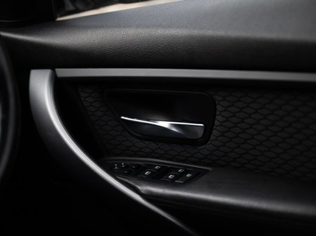 2013 BMW 3 Series - thumbnail 28