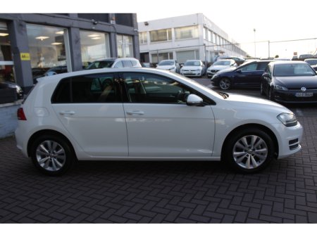 2016 Volkswagen Golf - view 3