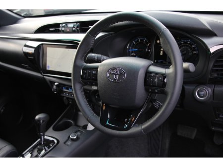 2026 Toyota Hilux - thumbnail 3