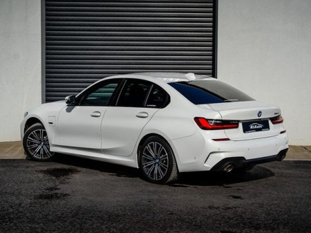 2022 BMW 3 Series - thumbnail 3