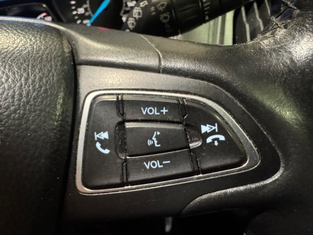 2015 Ford Focus - thumbnail 25