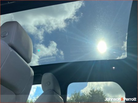 2025 Land Rover Range Rover Velar 2.0 I4 PHEV 404 PS S (Land Rover Warranty until 2030) €79,900 thumbnail