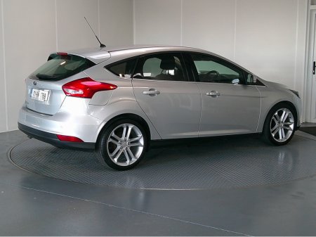 2017 Ford Focus - thumbnail 7