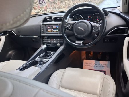 2017 Jaguar F-Pace 2.0 i4 D 180PS Prestige RWD €12,750 thumbnail
