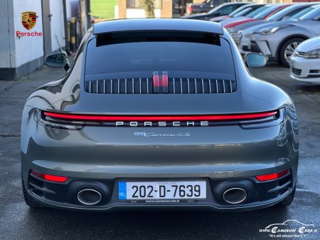2020 Porsche 911 CARRERA 4SPEED Aventurine Green Metallic €144,950 thumbnail