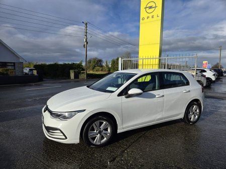 2022 Volkswagen Golf 2.0 TDI 115HP Life €24,950 thumbnail