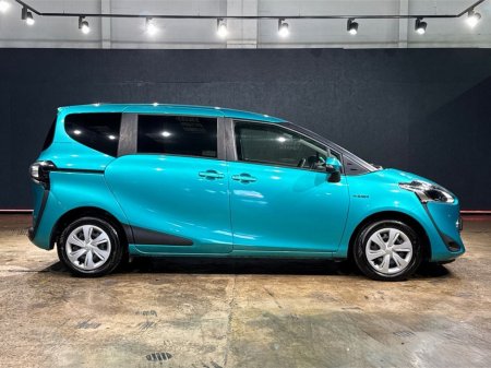 2019 Toyota Sienta - thumbnail 2