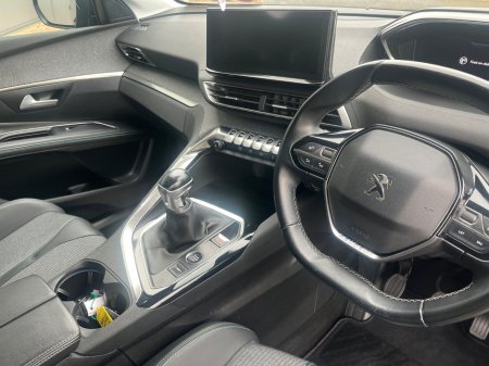 2021 Peugeot 5008 - thumbnail 9