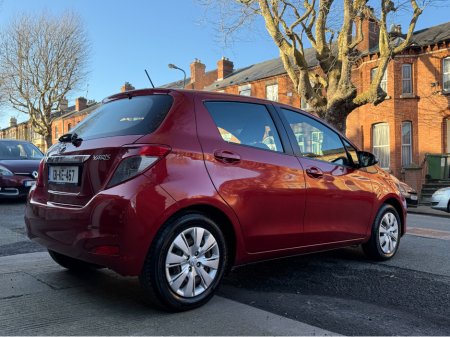 2013 Toyota Yaris - thumbnail 5