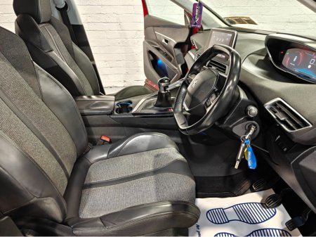 2018 Peugeot 3008 ALLURE 1.2 130 4DR €13,450 thumbnail