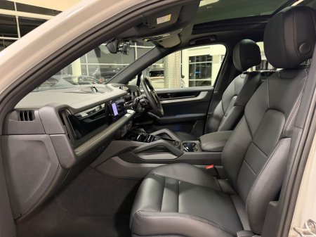 2025 Porsche Cayenne 3.0 V6 E-HYBRID=LOW MILES//HUGE SPEC//AS NEW=2 YEAR WARRANTY=TAILORED FINANCE PACKAGES AVAILABLE=TRADE IN'S WELCOME €114,995 thumbnail
