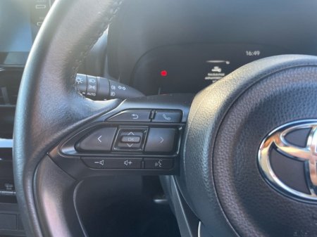 2022 Toyota Yaris Cross - thumbnail 11