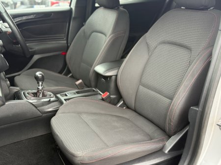 2021 Ford Focus - thumbnail 29