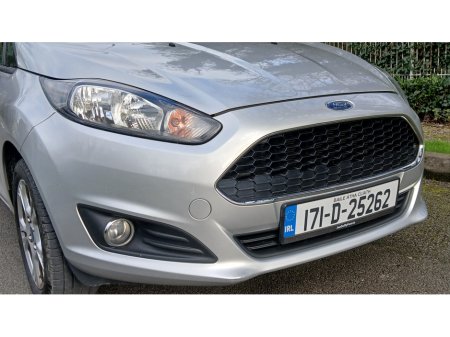 2017 Ford Fiesta - thumbnail 3