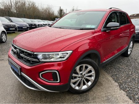 2023 Volkswagen T-Roc - view 2