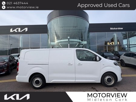 2024 Toyota Proace - thumbnail 1