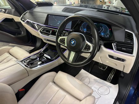 2022 BMW X5 xDrive45e xLine €59,950 thumbnail