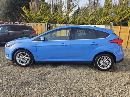 2017 Ford Focus - thumbnail 6