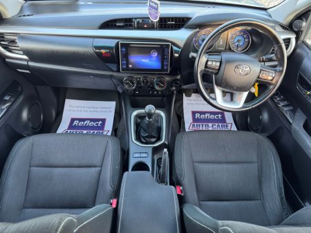 2017 Toyota Hilux - thumbnail 14