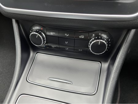 2019 Mercedes-Benz CLA Class - thumbnail 17