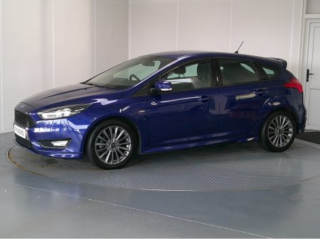 2018 Ford Focus - thumbnail 3