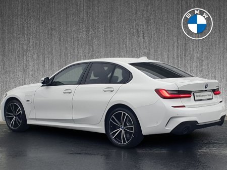 2022 BMW 3 Series - view 2