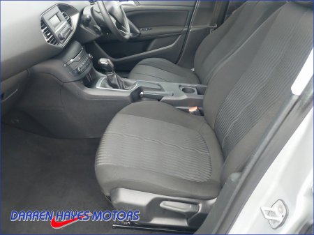 2017 Peugeot 308 - thumbnail 8