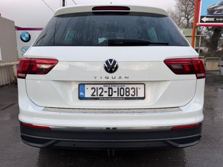 2021 Volkswagen Tiguan LIFE 2.0 TDI MANUAL 6SPEED FWD 122BHP 5 5DR €26,800 thumbnail