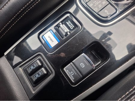 2019 Mitsubishi Outlander 2.4 JURO PHEV 4WD 20 2.0 200BHP 5DR €17,950 thumbnail