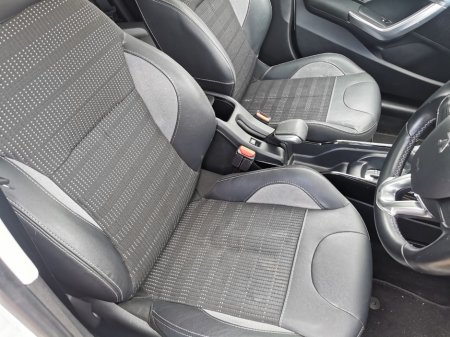 2019 Peugeot 2008 - thumbnail 9