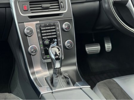 2017 Volvo V60 - thumbnail 40