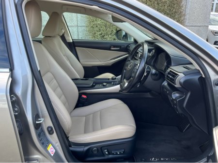 2018 Lexus IS 300 h - thumbnail 10