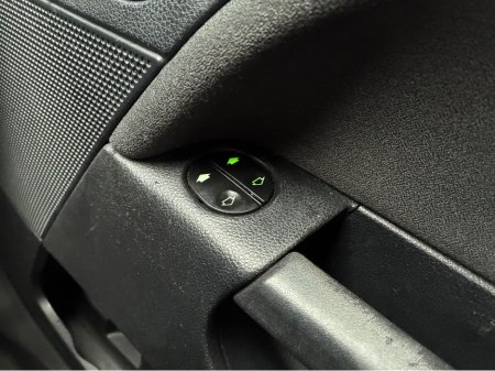 2006 Ford Fiesta GHIA 1.4 5DR AUTO €2,950 thumbnail