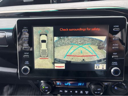 2023 Toyota Hilux INVINCIB X D-4D 4WD INVINCIBLE DCB €44,900 thumbnail