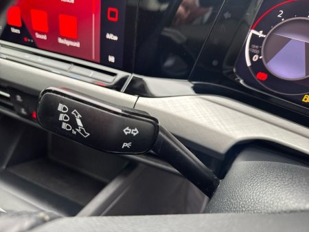 2023 Volkswagen Golf 2.0 TDI 115HP Life €24,975 thumbnail