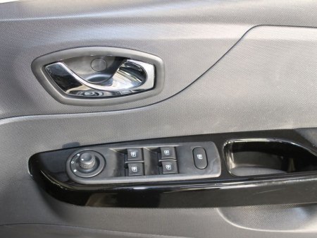 2016 Renault Captur Intense 1.5 DCI 90 EU6M 4DR €9,499 thumbnail