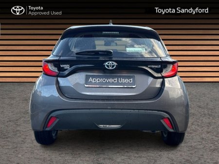 2023 Toyota Yaris HYBRID LUNA // REAR CAMERA // TOYOTA SAFETY SENSE // BLUETOOTH // AIR CON // FULL WARRANTY €23,945