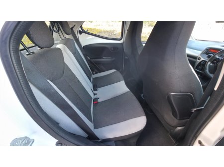 2015 Toyota Aygo - thumbnail 16