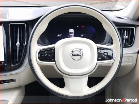 2023 Volvo XC60 T6 350hp AWD PHEV Plus Bright (Two Year Volvo Selekt Warranty + Two Year Volvo Service Plan) €49,900 thumbnail