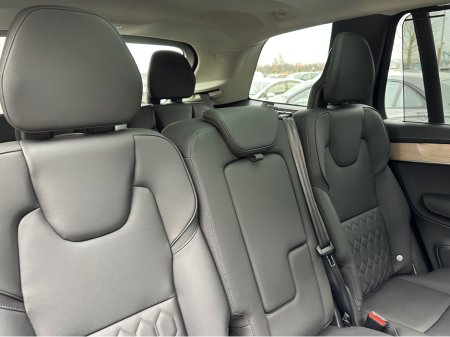 2025 Volvo XC90 MULBERRY RED / PLUS DARK T8 PHEV AWD AUTO PLUS €78,950 thumbnail