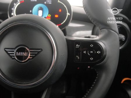 2024 MINI Hatch 5-Door Cooper Exclusive €35,900 thumbnail