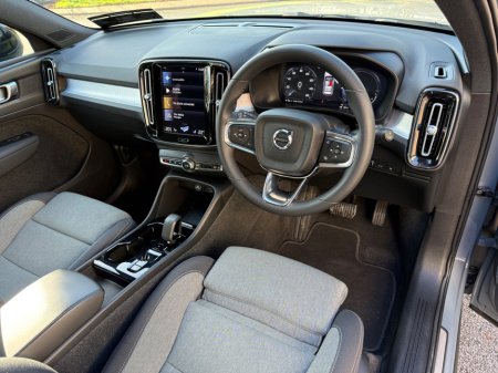 2023 Volvo XC40 - thumbnail 9