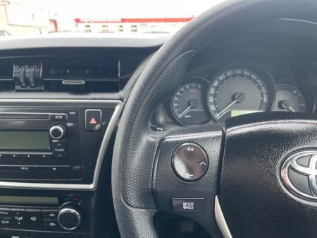 2015 Toyota Auris 1.33 5DR TERRA 4DR €12,888 thumbnail