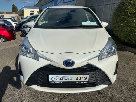 2019 Toyota Vitz AUTOMATIC HYBIRD 1.5 PETROL //HIGH SPEC//CRUISE CONTROL//HEATED DRIVERS SEAT//REVERSE CAMERA//KEYLESS ENTRY// €13,950