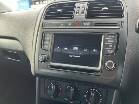 2017 Volkswagen Polo 1L 60HP Trendline €11,900 thumbnail