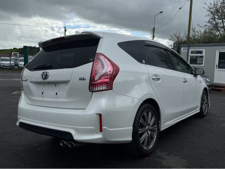 2014 Toyota Prius Alpha - photo 4