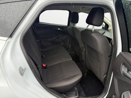 2016 Ford Focus - thumbnail 7