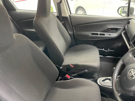 2018 Toyota Yaris - thumbnail 12