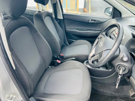2012 Hyundai i20 - thumbnail 19